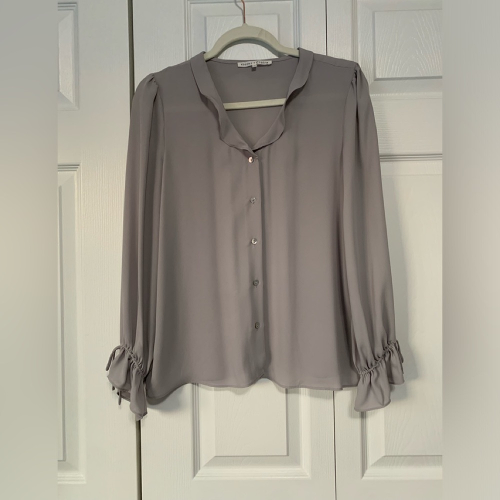 Grey blouse. Size S.